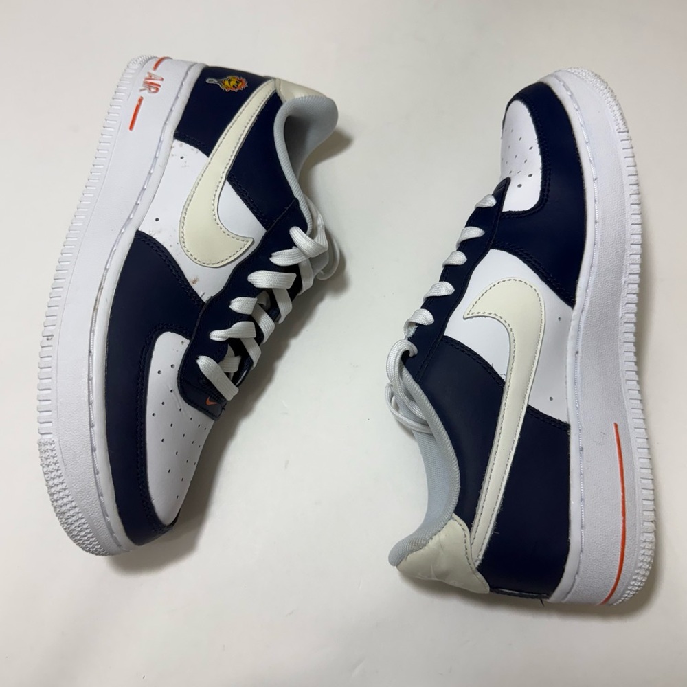 Nike Grade School Size 6.5Y Air Force 1 Low ‘UV Reactive’ - Picture 6 of 15